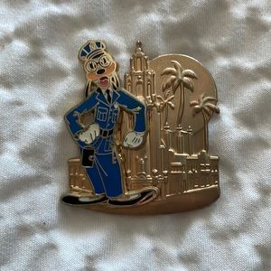 DCA Goofy - Disney LE Pin